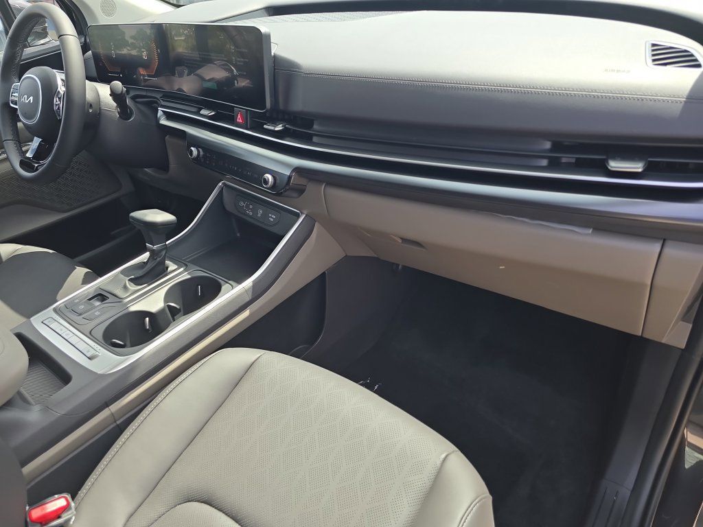 New 2026 Kia Carnival FWD image 11