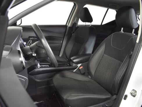 Used 2024 Nissan Kicks SV FWD image 9