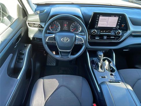 Used 2022 Toyota Highlander L image 19