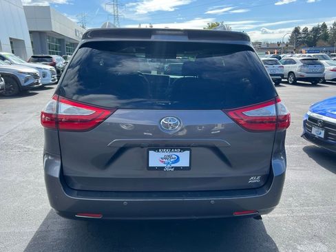 Used 2015 Toyota Sienna XLE Premium image 8