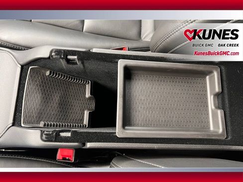 Used 2025 Cadillac XT4 Premium Luxury image 24