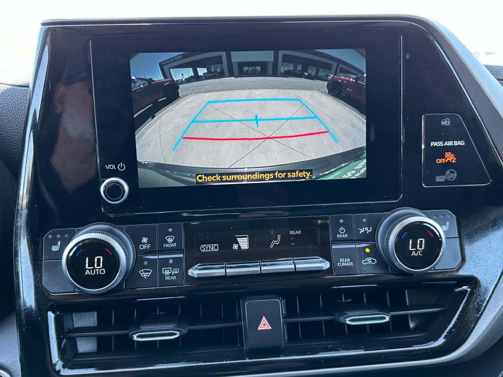 Used 2023 Toyota Highlander XLE FWD image 38