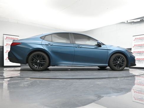 Used 2025 Toyota Camry SE w/ Convenience Package image 24