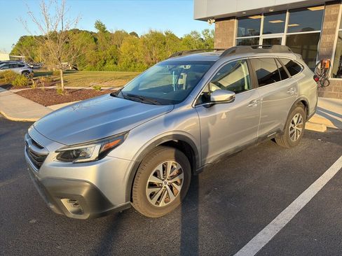Used 2020 Subaru Outback Premium image 1