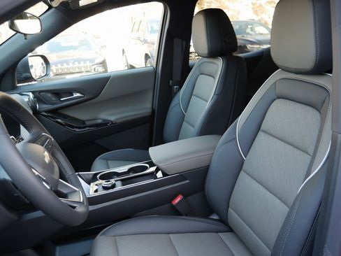 New 2026 Chevrolet Equinox LT image 9