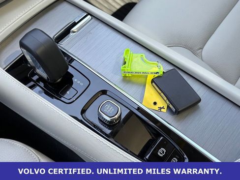 Certified 2025 Volvo XC90 B5 Core w/ Protection Package Premier AWD/4WD image 21