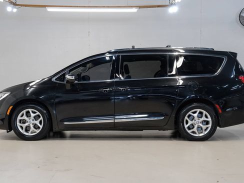 Used 2020 Chrysler Pacifica Limited FWD image 18