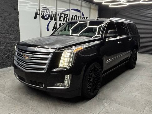 Used 2016 Cadillac Escalade ESV Platinum RWD image 2
