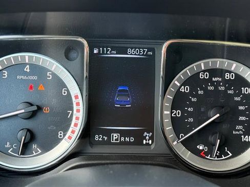 Used 2017 Nissan Titan SV image 23