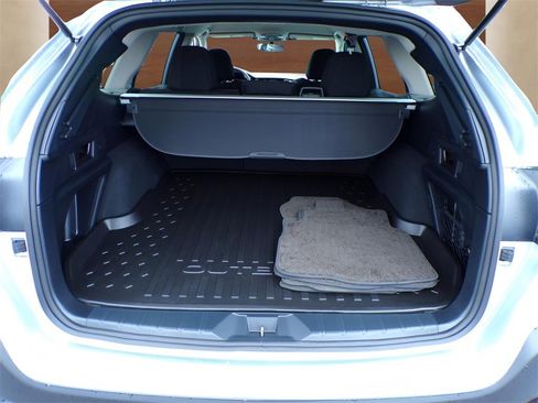 Used 2024 Subaru Outback Premium image 9