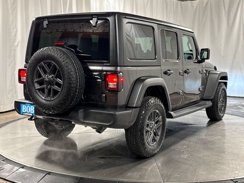 Used 2025 Jeep Wrangler Unlimited Sport AWD/4WD image 16