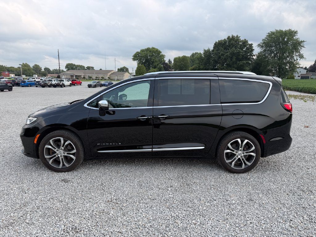 Used 2024 Chrysler Pacifica Pinnacle AWD/4WD image 4