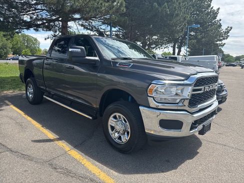 Used 2024 RAM 2500 Tradesman w/ Chrome Appearance Group AWD/4WD image 5