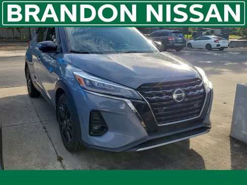 Used 2021 Nissan Kicks SR w/ SR Premium Package FWD image 1