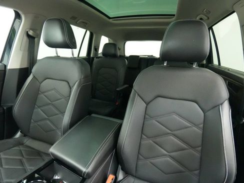 Used 2024 Volkswagen Atlas SE AWD/4WD image 12