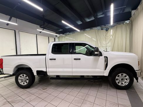 Used 2024 Ford F350 XLT AWD/4WD image 3