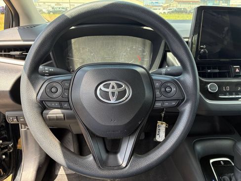 Used 2025 Toyota Corolla LE FWD image 26