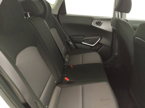 Used 2025 Kia Soul LX w/ LX Technology Package FWD image 19