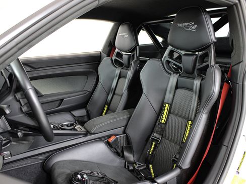 Used 2024 Porsche 911 GT3 RS RWD image 39