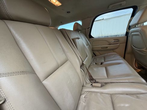 Used 2007 Cadillac Escalade AWD w/ Climate Package image 9