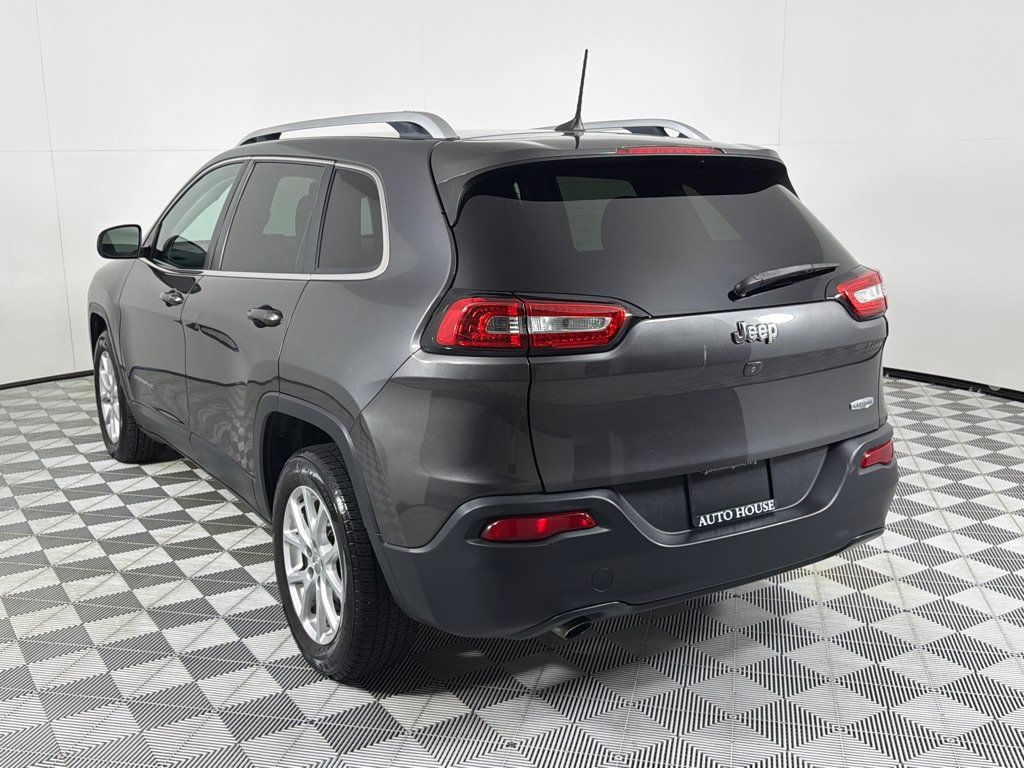 Used 2017 Jeep Cherokee Latitude FWD image 7