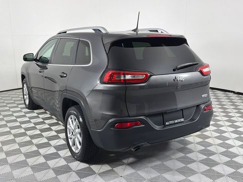 Used 2017 Jeep Cherokee Latitude FWD image 7
