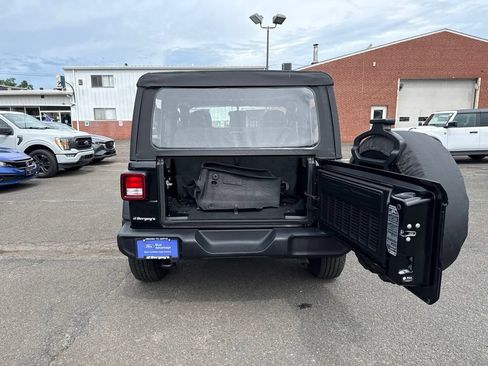 Used 2022 Jeep Wrangler Sport AWD/4WD image 10