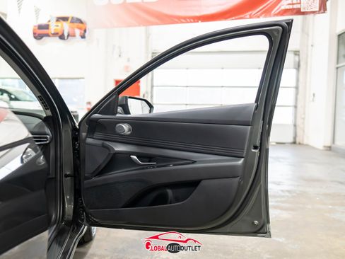 Used 2025 Hyundai Elantra SEL image 39