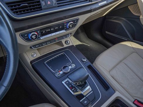 Used 2018 Audi Q5 2.0T Premium Plus w/ Premium Plus Package image 17