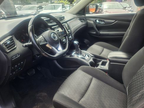 Used 2020 Nissan Rogue SV w/ Sun & Sound Touring Package image 3