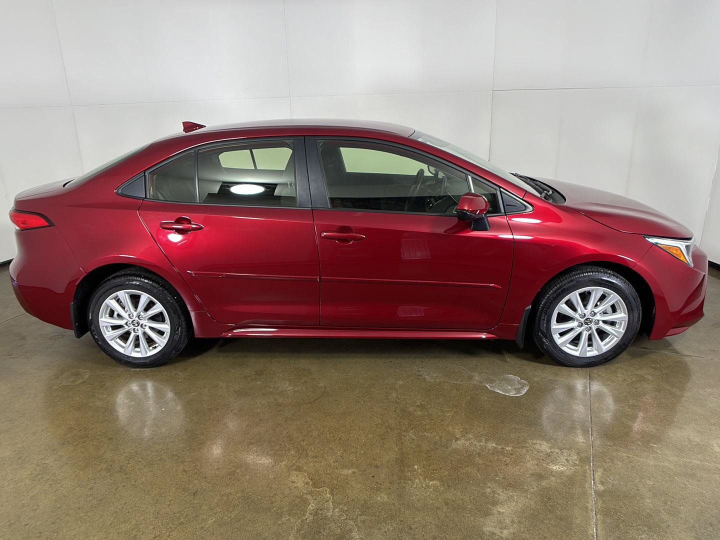 Used 2025 Toyota Corolla LE w/ LE Premium Package FWD image 10
