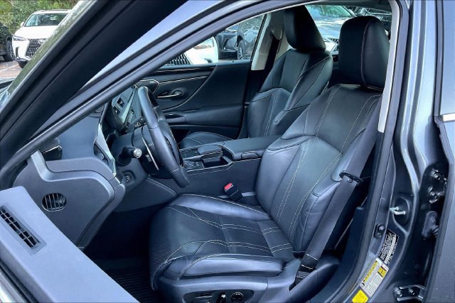 Used 2021 Lexus ES 300h w/ Accessory Package FWD image 3