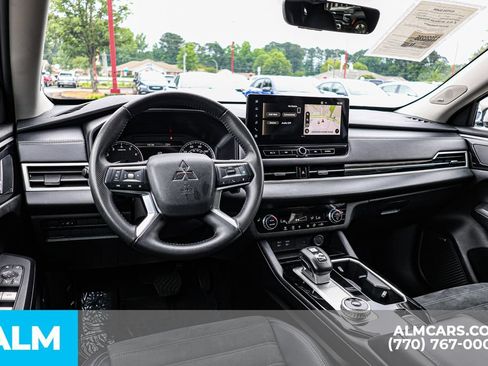 Used 2025 Mitsubishi Outlander SE FWD image 30