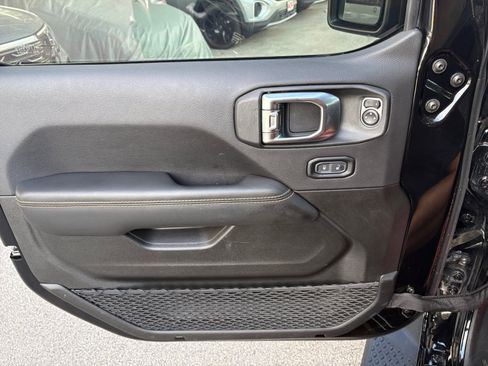Used 2025 Jeep Gladiator Sport AWD/4WD image 25