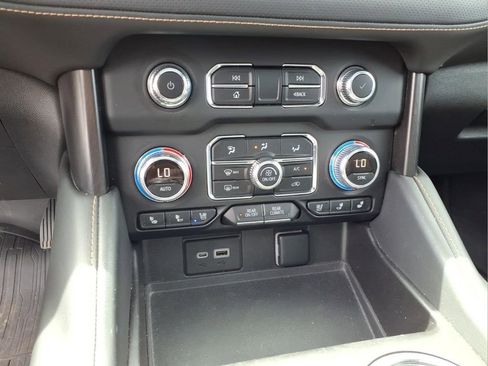 Used 2022 GMC Yukon XL AT4 AWD/4WD image 12