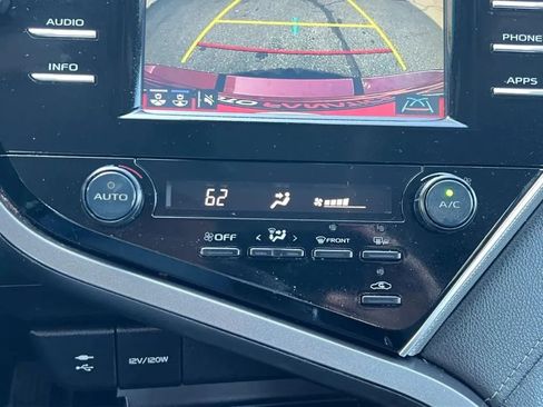 Used 2018 Toyota Camry SE w/ Convenience Package FWD image 41