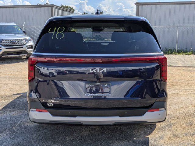 Used 2025 Kia Carnival LX FWD image 5