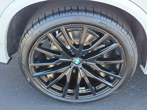 Used 2024 BMW X5 xDrive40i w/ M Sport Package image 7