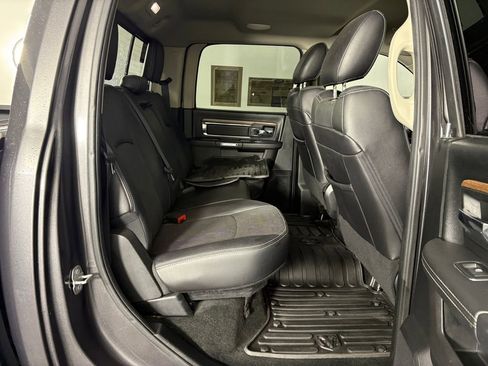Used 2017 RAM 1500 Laramie w/ Convenience Group AWD/4WD image 32