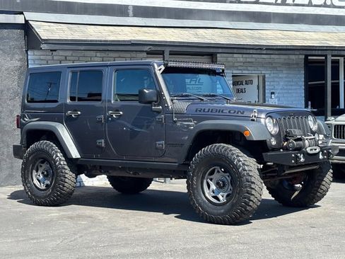 Used 2017 Jeep Wrangler Unlimited Rubicon w/ Connectivity Group image 8