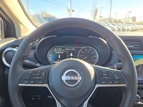 Used 2025 Nissan Versa SR w/ Trunk Package image 31