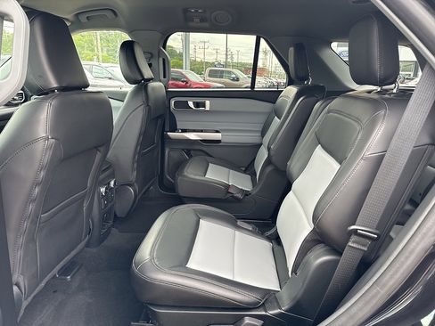 Used 2023 Ford Explorer XLT w/ Equipment Group 202A AWD/4WD image 10