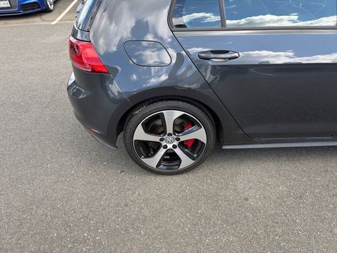 Used 2017 Volkswagen GTI SE image 23
