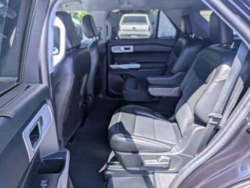 Used 2022 Ford Explorer Limited w/ Equipment Group 301A AWD/4WD image 29