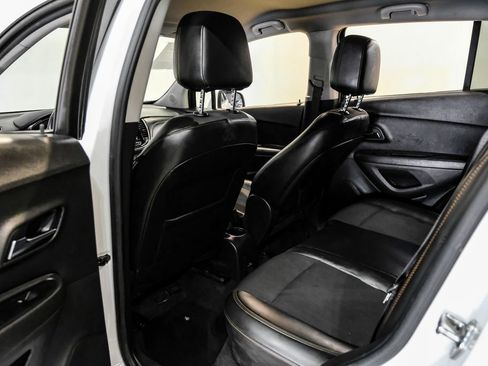 Used 2020 Chevrolet Trax LT w/ LT Convenience Package image 36