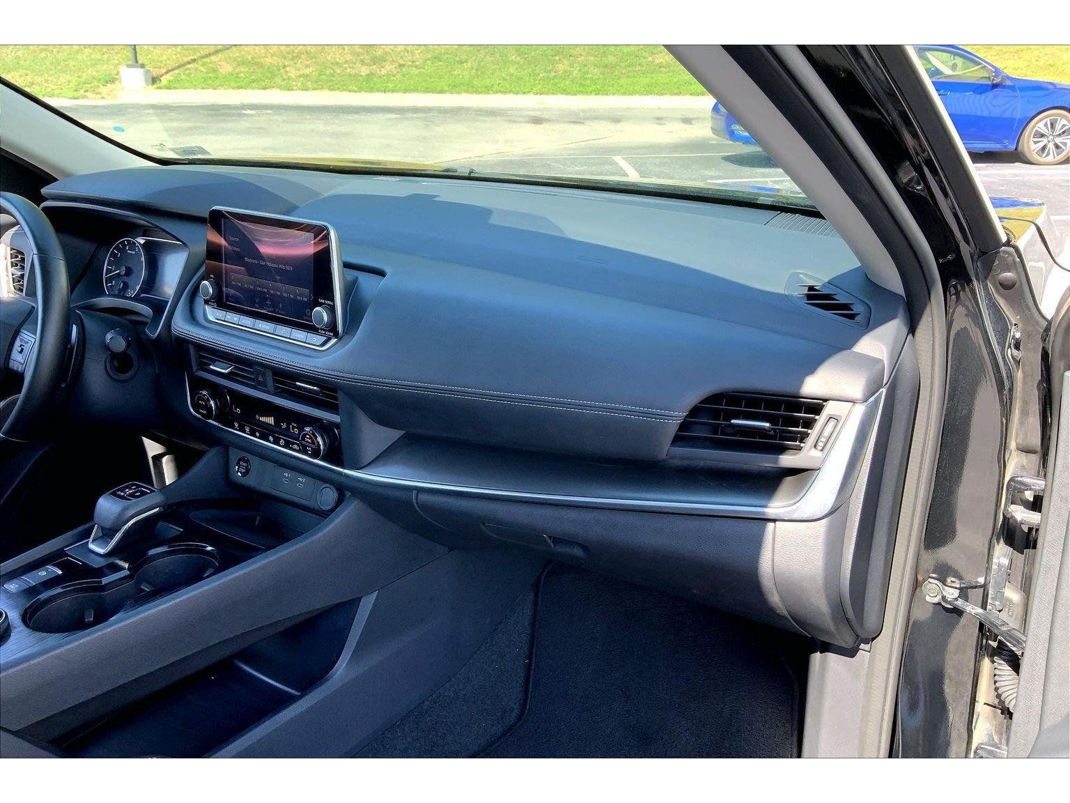 Used 2025 Nissan Rogue SV AWD/4WD image 15