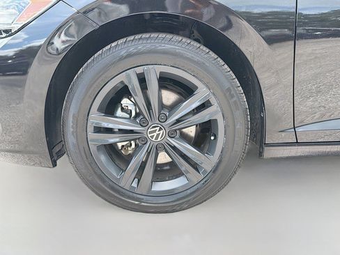 Used 2024 Volkswagen Jetta SE w/ Panoramic Sunroof Package FWD image 39