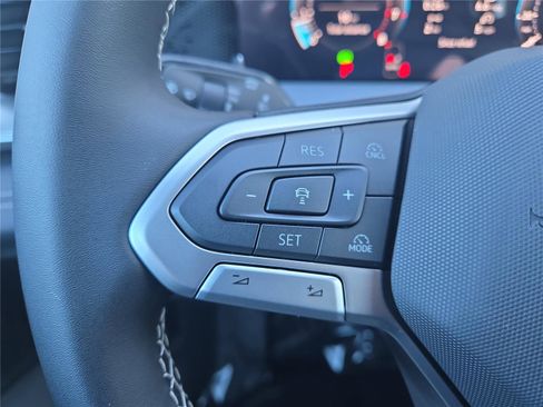 New 2026 Volkswagen Tiguan SE image 16