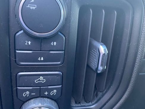 Used 2020 Chevrolet Silverado 2500 Custom w/ Custom Value Package image 12