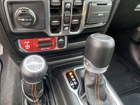 Certified 2021 Jeep Gladiator Mojave image 19